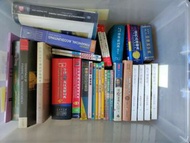 售 15蚊本，倚天屠龍記，3國演義，小說，字典，教科書，金庸，十萬個為什麼，西遊記，普通話，財務，金庸每本15蚊換季清書櫃