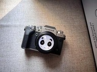 富士XT4 銀色 coms傳感器完美，成色如圖，輕微使用痕跡，機身如圖，功能都正常 按鍵波輪功能正常 單機8280 15