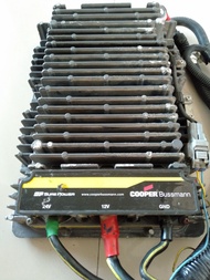 กล่องแปลงไฟแบตเตอรี่ จาก 24V. ออกมาเป็น 12V. บาลานซ์ไฟให้ออกเสถียร ไม่วูบวาบ เหมาะสำหรับแปลงไฟรถใหญ่