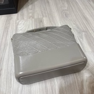 Chanel 流浪包 中號 Gabrielle 灰色