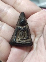 พระสมเด็จนางพญา กรุสุพรรณบุรี เนื้อดำสนิท ปีลึก
