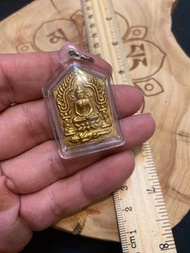 ［多寶齋佛牌］催金大師 阿贊芭素 2558 坤平坐古曼 七女抱柱