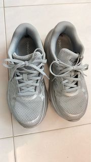 Saucony 運動鞋