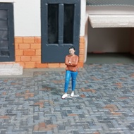 Figure 1/64 Girl brown clothes (Iron Base)
