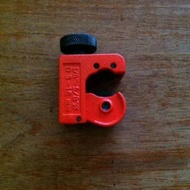 Tube cutter - copper pipe cutter