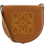 โลเว่ LOEWE กระเป๋าสะพายไหล่ Small Heel Pouch กระเป๋าเพาช์ หนังลูกวัว สีน้ำตาล สะพายเฉียง แบบฝาพับ ส