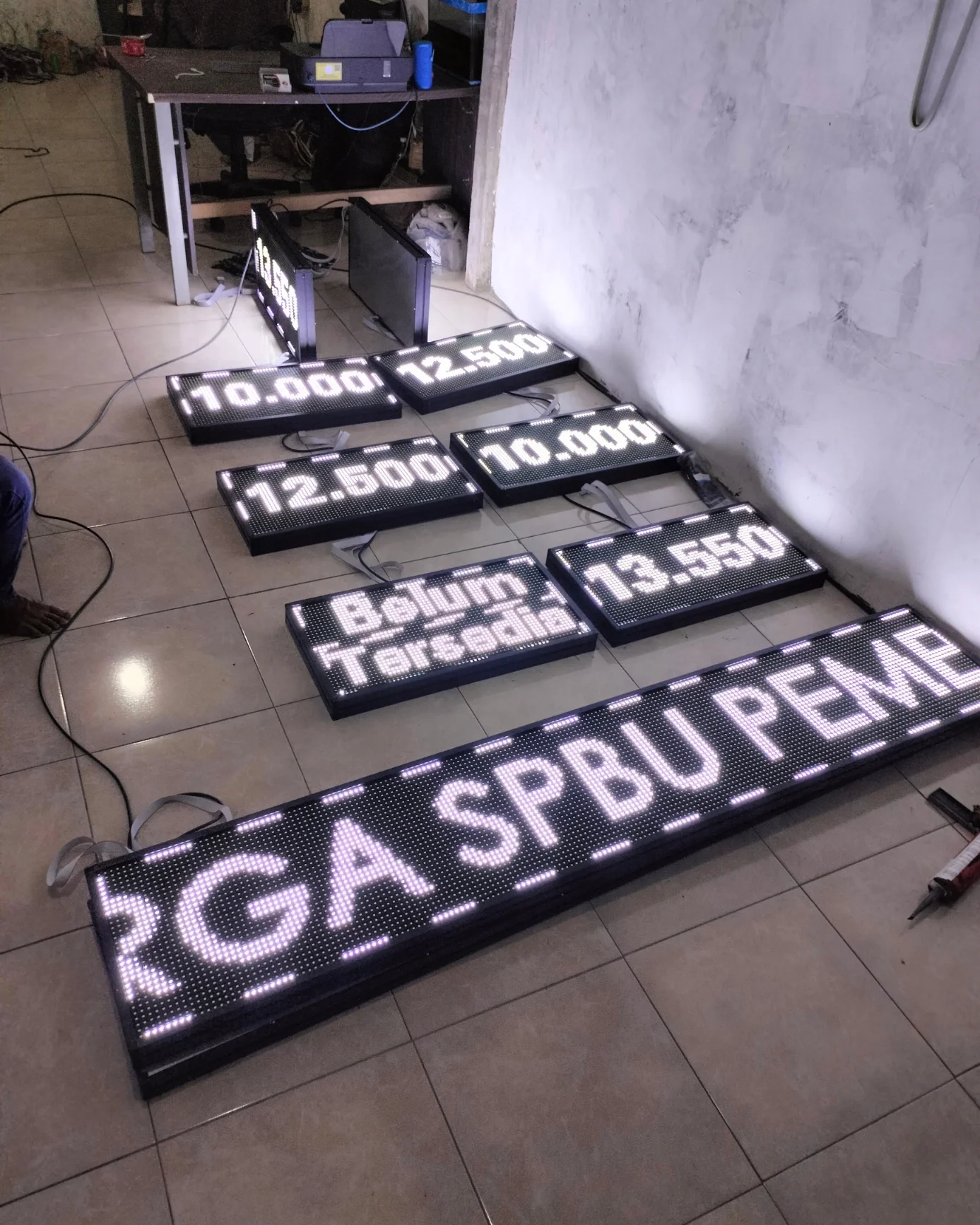 TOTEM LED SPBU PERTAMINA BESAR RUNNING TEXT 1 SET 2 SISI SETING app WIFI