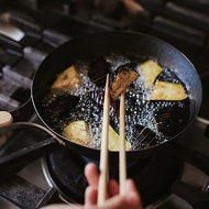 日本和平FREIZ enzo 日製木柄厚底黑鐵中式炒鍋(IH對應)-22cm