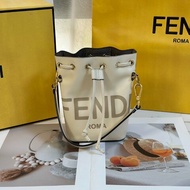 FENDI Mon tresor手提水桶包 - 奶白