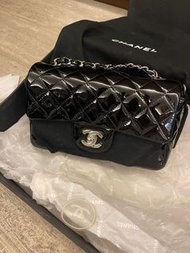 Brand new Chanel Classic Flap CF20 黑色漆皮全新 2萬5不議價