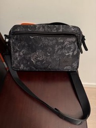 Gregory 黑花 PADDED SHOULDER POUCH L