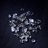 【油膽閃靈鑽原石】