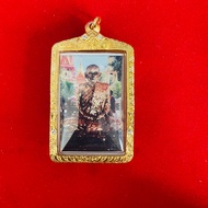 หลวงพ่อกวย ปี53 รูปถ่ายองค์ประธาน หลังปั๊มหนุมาน ปี21 เลี่ยมกันนำ้กรอบทองเหลือง