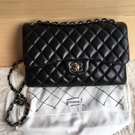Chanel 經典口蓋包 黑色羊皮銀鏈30”