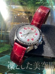 靚仔 Omega speedmaster 貝殼面計時表 , unisex 男女合用，靚頭和靚扣，表帶有用過痕跡，38mm 表頭不計的，冇証有旅行盒。100% authentic omega speedmaster chrono , cream mother of pearl face, 38mm excluding crown , watch only with omega travel case