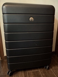黑色Delsey硬殼大行李箱 Black Luggage Suitcase