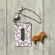 附伸縮鑰匙扣的簡約票卡夾 (白熊)