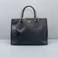 prada普拉達殺手包中號黑色 缺肩帶/34*24*16cm/