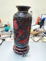 銅胎剔黑剔紅地雕花花瓶連木座