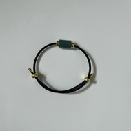 Black cap with blue stone (blue stone)