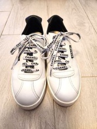 Chanel 經典小白鞋