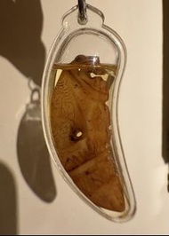 龍婆駕龍 。聖牙