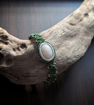 綠徑上的花影 - 珊瑚石編織手環│守護與驅邪│穩定心神│行動力