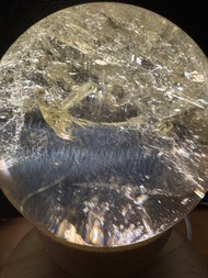 天然水晶球🔮 黃水晶球 7.8cm 藍針 彩虹 🌈 半盆