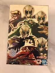 Bandai 真骨雕Kamen Rider Beast Mantle set