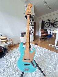 Squier 40th Anniversary Precision Bass + VOX Pathfinder Bass 10 + Yamaha THR10II Bundle (Excellent C