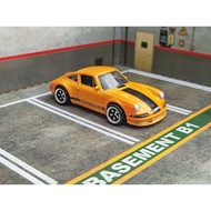 HOTWHEELS PORSCHE 911 IRON BASE PORSCHE SERIES