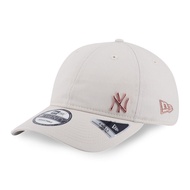 New York Yankees Metal Badge FW26 Ivory 9TWENTY Small Adjustable Cap