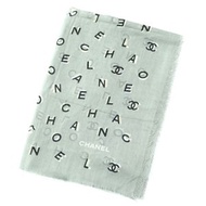 香奈兒 (CHANEL) 2021 21B Coco 標誌及logo印花羊絨真絲混紡圍巾/披肩/圍巾，灰色，意大利製造，女士款，成色極佳。