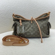 LV Carryall Cargo PM 卡其色牛仔包