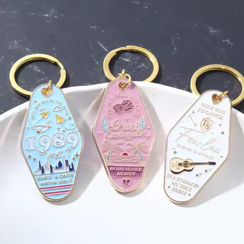 Music Singer Keychain Motel Key Chain Fashion Accessory Key Ring Romantic Love Jewelry Pendant Singe