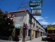 濱海汽車旅館 (Marina Motel)