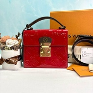 LV Spring Street紅色漆皮郵差包