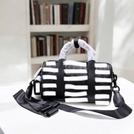 C**a**ch Gotham Duffle 24 thick crossbody bag for men