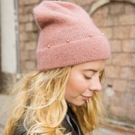 馬海毛毛線帽，鑲嵌施華洛世奇水晶。玫粉色針織帽