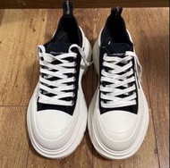 Alexander McQueen Tread Slick 馬丁靴