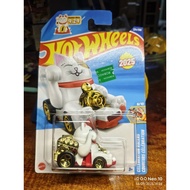 Hotwheels 2025 Feline Lucky Cat Car Movable Arms