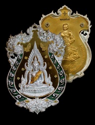 พระพุทธชินราช รุ่นจอมราชันปี 2555 เหรียญหล่อฉลุประกบสามชั้น เนื้อเงินแท้ ลงยาสามกษัตริย์ มีโค๊ตมีเลข