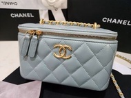 Chanel Vanity with Chain 珠光淺藍長盒子