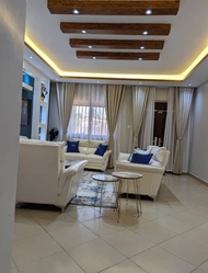 อพาร์ตเมนต์ 2 ห้องนอน 2 ห้องน้ำส่วนตัว ขนาด 102 ตร.ม. – นาลยา (J & S Suites Kampala)