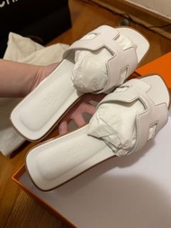 Hermes白色拖鞋 35.5