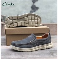 Clarks รองเท้าหนังนิ่ม ลําลอง ใส่สบาย สําหรับผู้ชาย