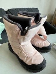 兒童雪靴，購自迪卡儂