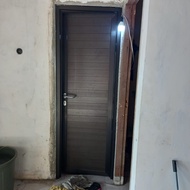 Pintu aluminium panel coklat / pintu kamar mandi murah