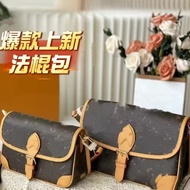 [Ready Stock] Baguette Bag 2024 New Style Female Baguette Presbyopic Baguette Bag Fashionable Webbin