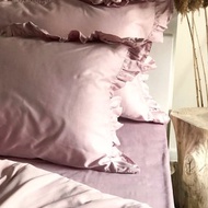 荷葉邊枕套 柔粉色，100% 純棉緞織，信封式開口